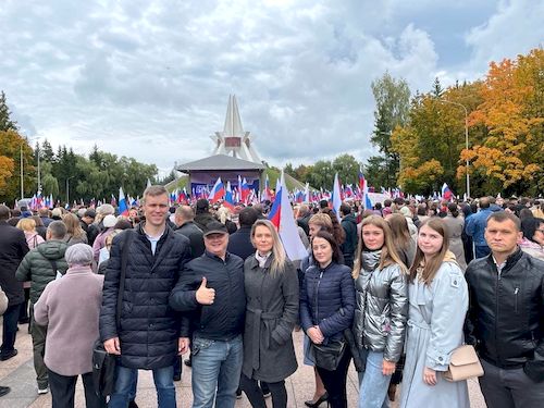 miting-v-podderzhku-referendumov-v-dnr-lnr-zaporozhskoj-i-khersonskoj-oblastej