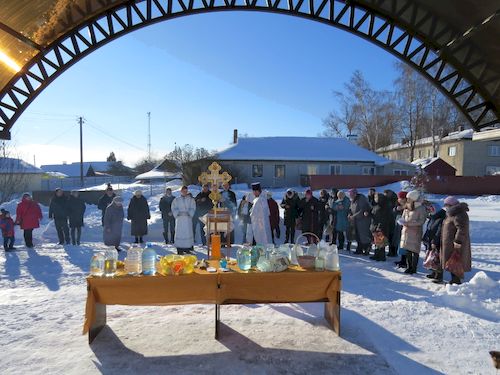 В праздник Богоявления благочинный Карачевского церковного округа совершил Чин великого освящения воды в поселке Дунаевский