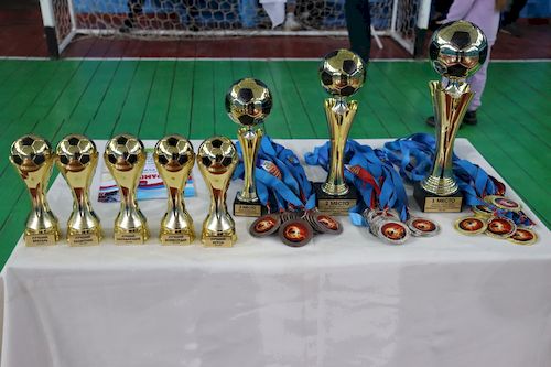 tseremoniya-nagrazhdeniya-pobeditelej-i-prizjorov-chempionata-karachevskoj-futbolnoj-ligi-po-mini-futbolu