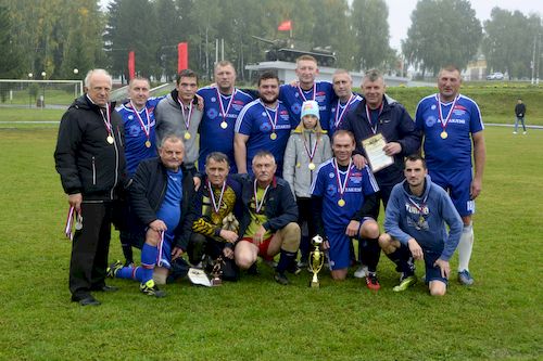 Поздравляем футбольную команду ветеранов Карачевского района!